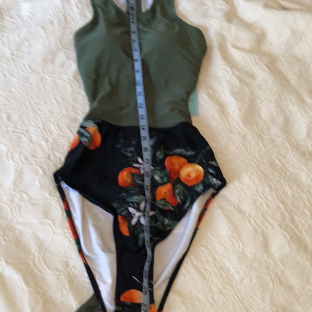 Swimsuit - Picture 3 of 7